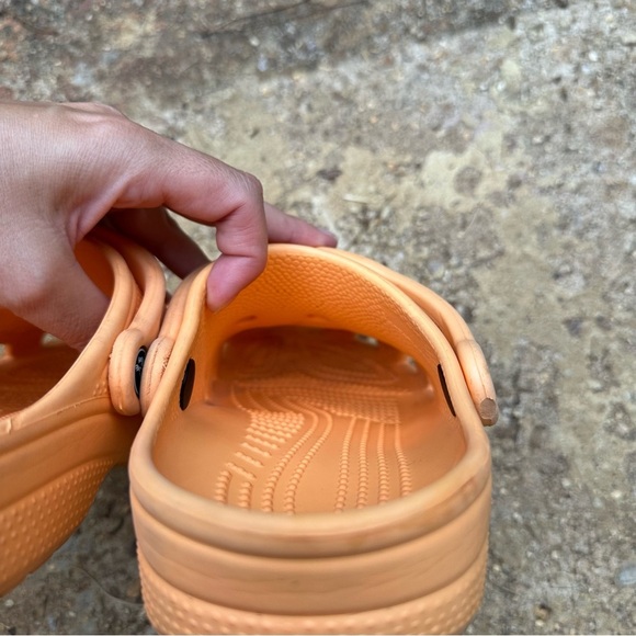 Crocs Classic Clogs Orange Men’s 6 / Women’s 8 Lightweight Slip-On - Picture 5 of 9